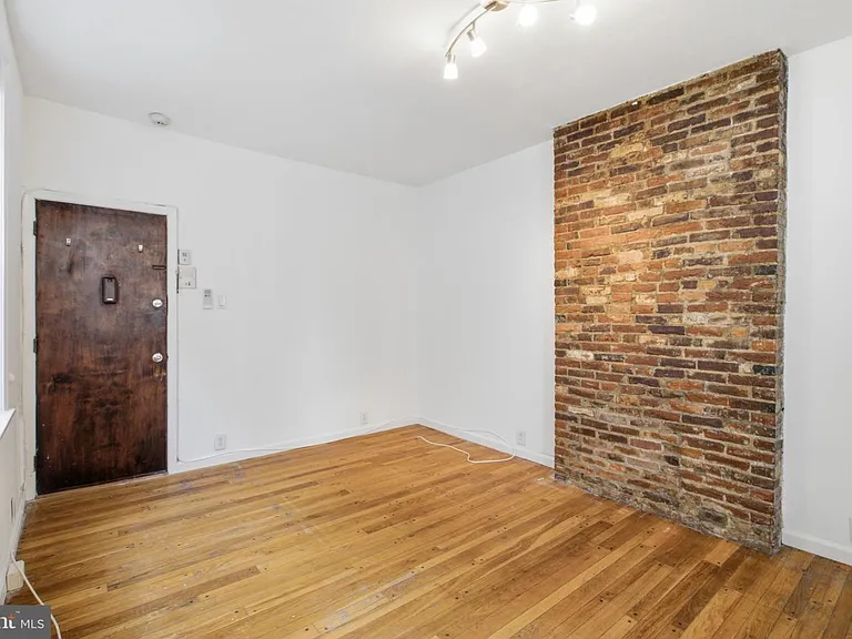 747-00 S 2nd St #2R — Photo 4