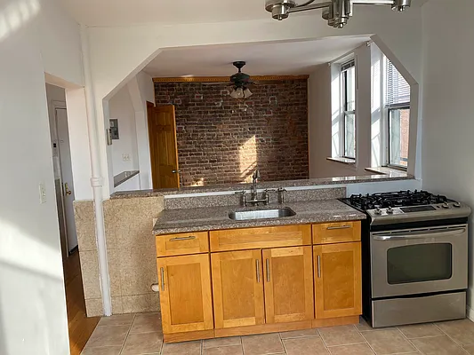 Rented by Standard Living Realty Inc | media 79