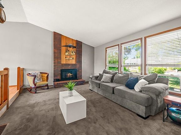 5th image of 542 NE 14th Ave