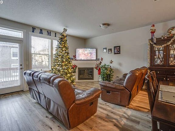 3rd image of 151 Loganberry Ct