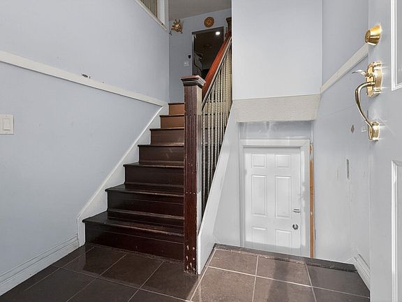 4th image of 12959 Carluke Cres