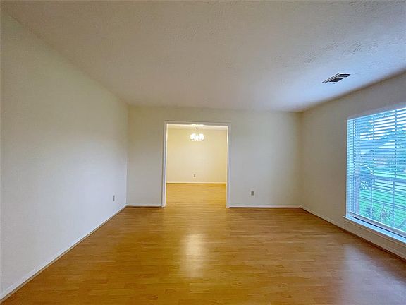 4th image of 2610 Manorwood St