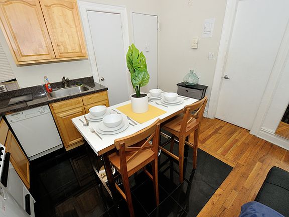 2nd image of 440 W 45th St APT 1R