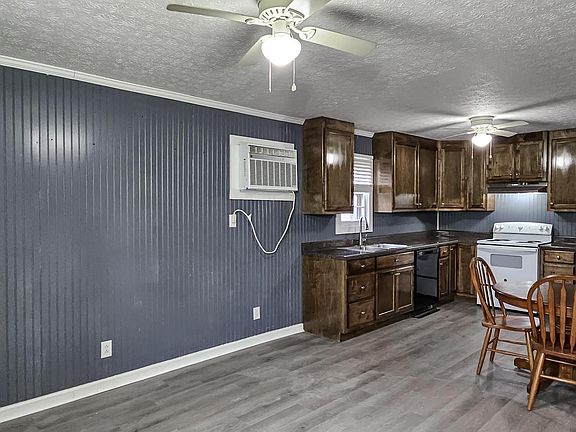 3rd image of 18222 McMunn Ln