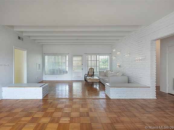 4th image of 85 S Hibiscus Dr #0