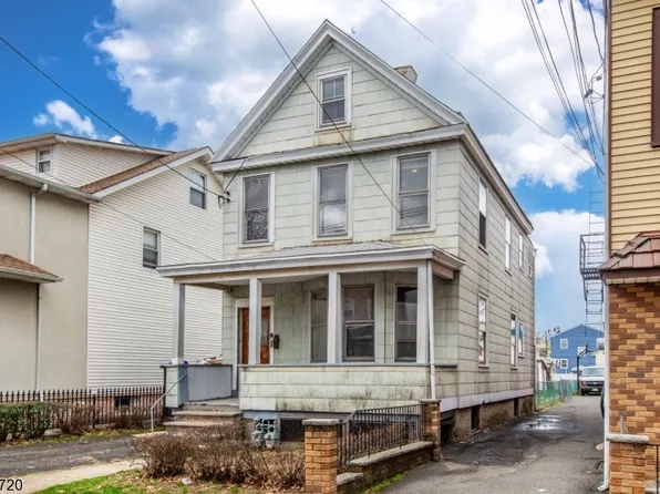 820 Jackson Ave, Elizabeth City, NJ 07201