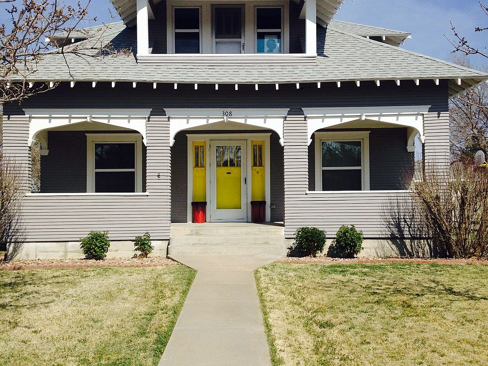 Adorable curb appeal!