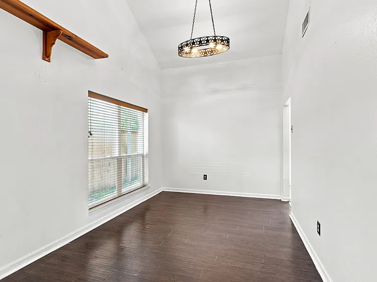8782 Marilyn Dr — Photo 14