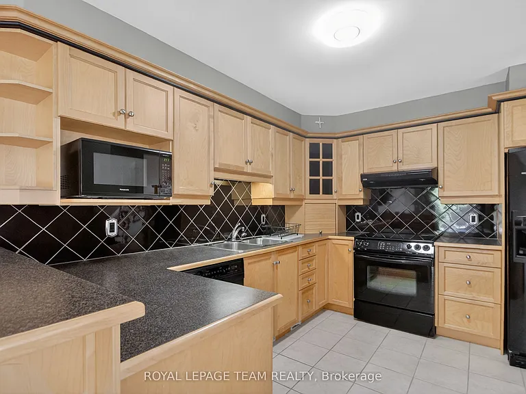 32 Riverstone Dr N — Photo 14