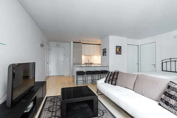 Sold by Compass | media 7