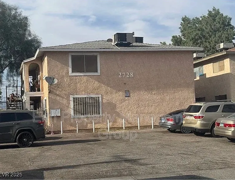 2 bed, 1.0 bath, 844 sqft, $1,200 — Photo 1