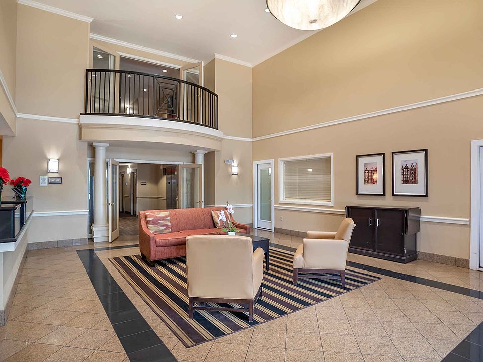 Lobby and Guest Check-in