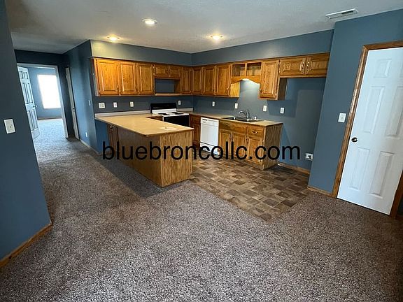5th image of 718 Meadow Ln APT A