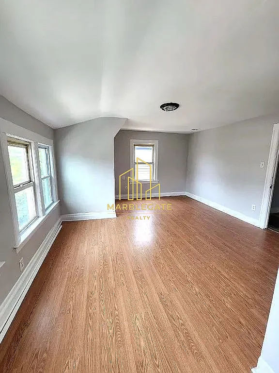 4 bed, $2,300 — Photo 3