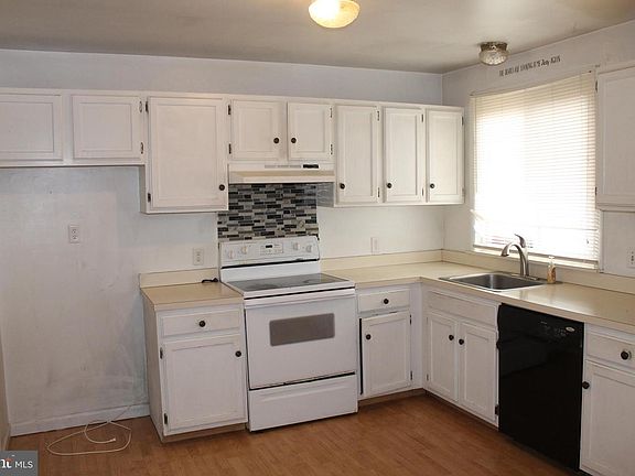 2nd image of 182 Warren Way