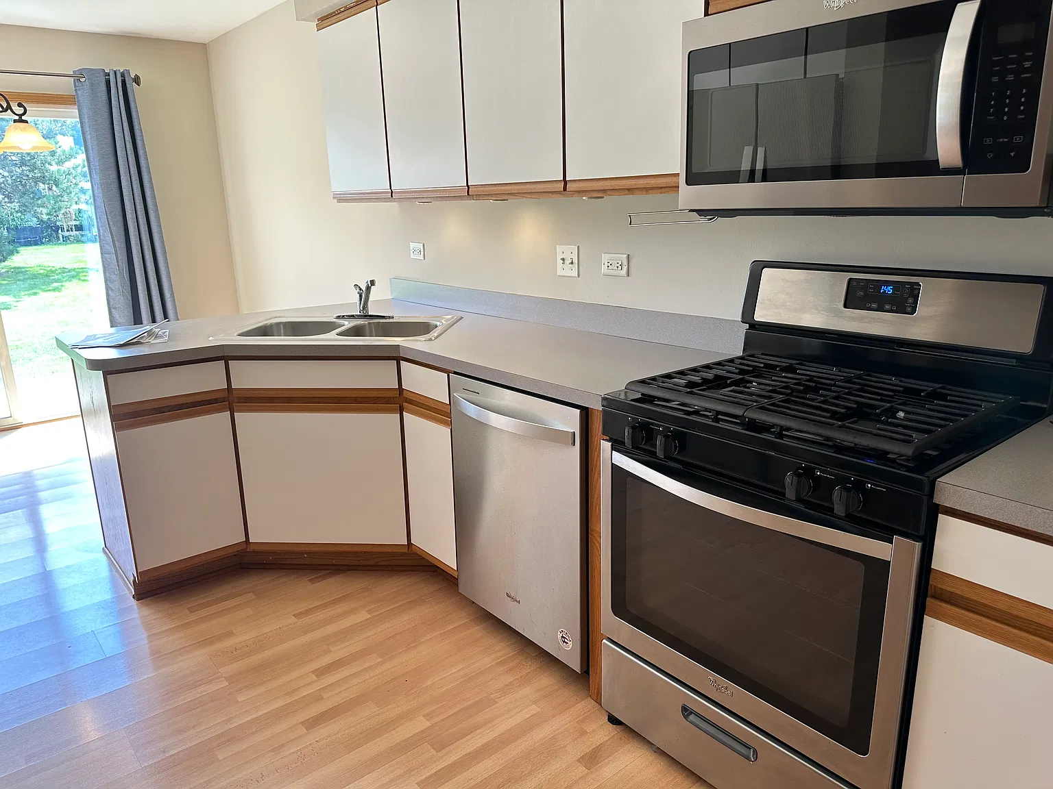 2 bed, 2.5 bath, 1378 sqft, $2,300 — Photo 3