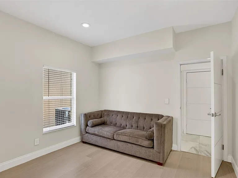 7035 Brescia Way — Photo 7