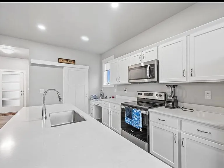 1445 SE Mesa Dr — Photo 6