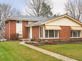 921 S Euclid Ave, Villa Park, IL 60181