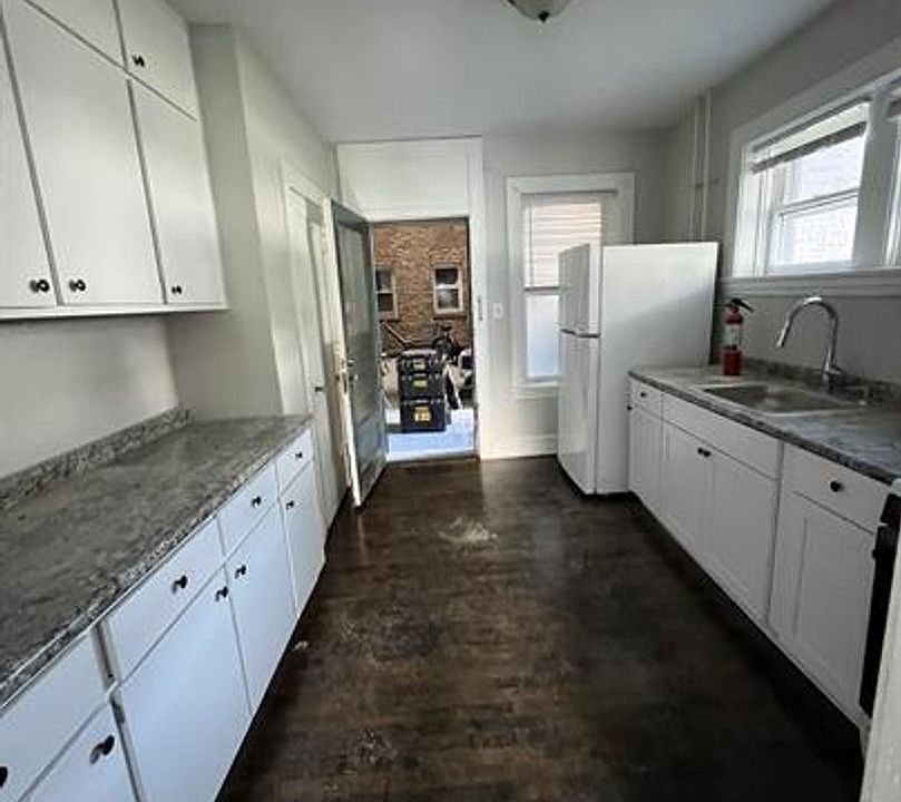1st image of 3545 Vernon Ave #7