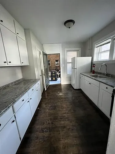 3545 Vernon Avenue Photo 1