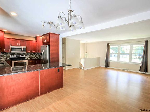 4th image of 5 Roosevelt Ct