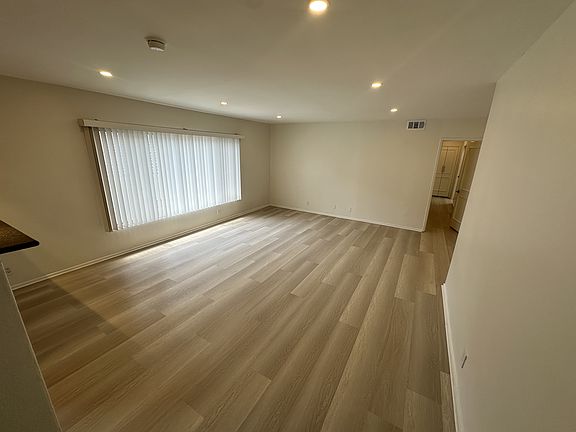 4th image of 435 S Palm Dr APT 1