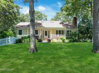 16 Rolling Hill Rd, Hampton Bays, NY 11946