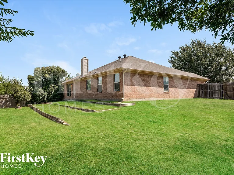 8128 Modesto Dr — Photo 15