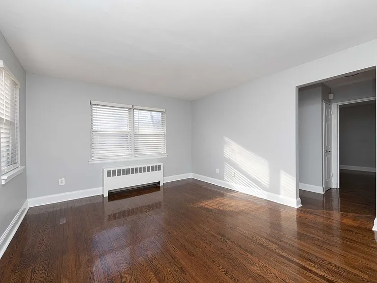 Walnut Court Apartments — Photo 6