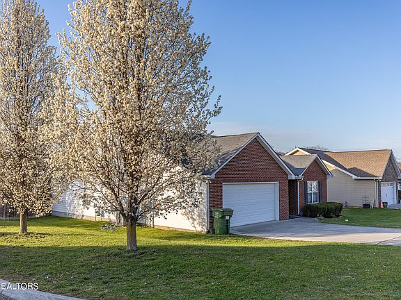 2nd image of 6801 Blue Jay Ln
