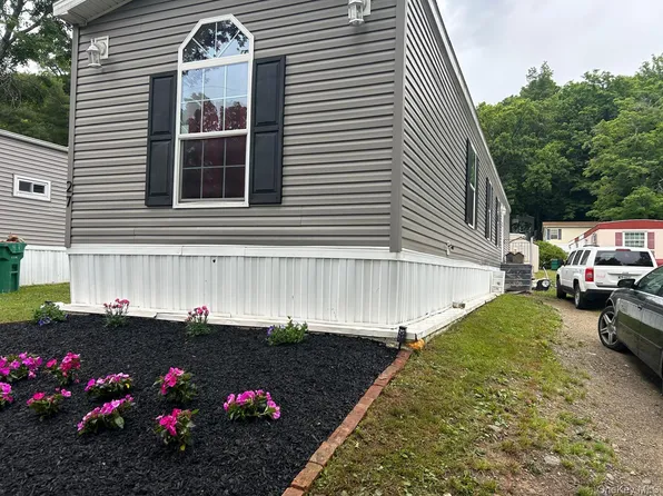27 SHAGBARK, Pleasant Valley, NY 12569