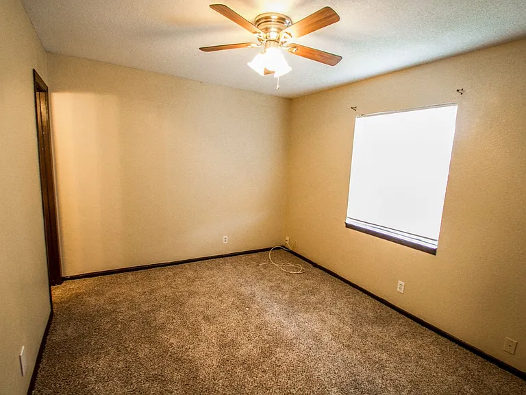 511 Jamaica Dr — Photo 21