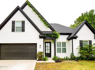 240 Crimsonwood Dr, Byhalia, MS 38611