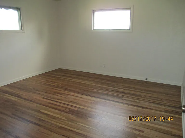 1122 S Cedar St — Photo 16