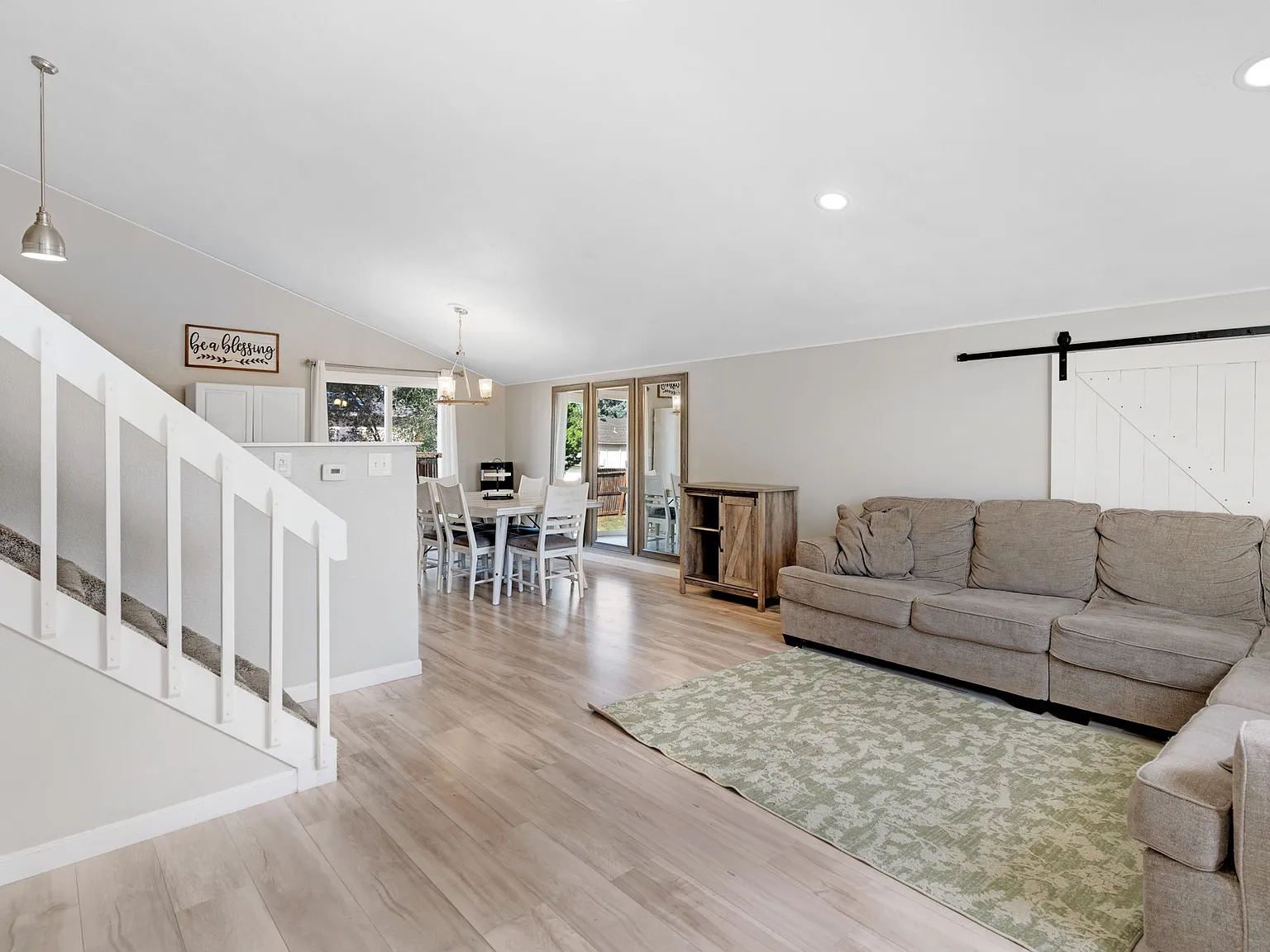 4 bed, 1324 sqft, $2,300 — Photo 3