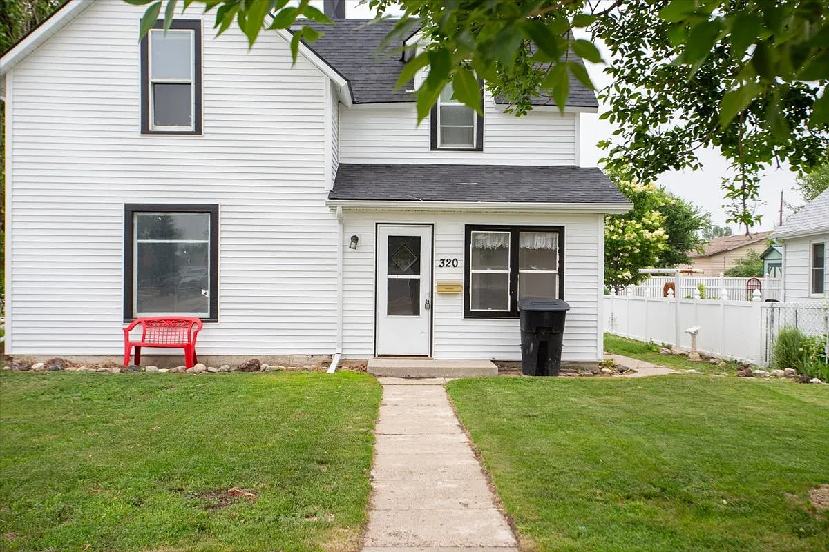 3 bed, 1620 sqft, $2,295 — Photo 2