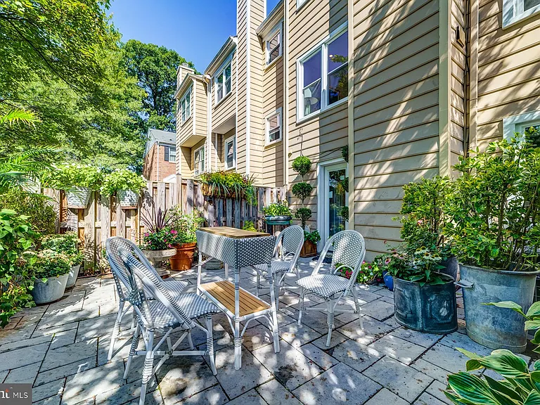 8 Carriage House Cir — Photo 63