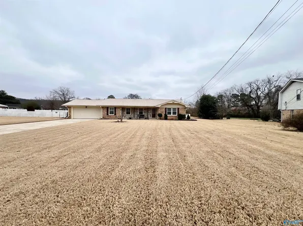 2102 English Dr SW, Huntsville, AL 35803