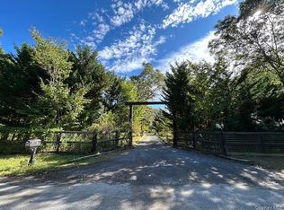 (Undisclosed Address), Medford, NY 11763