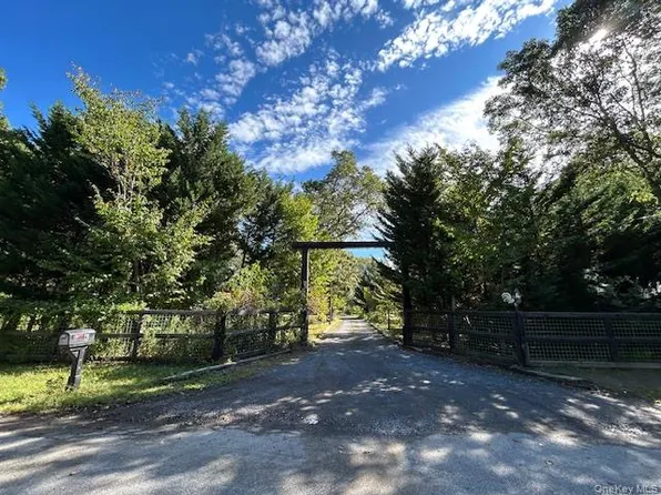 (undisclosed Address), Medford, NY 11763