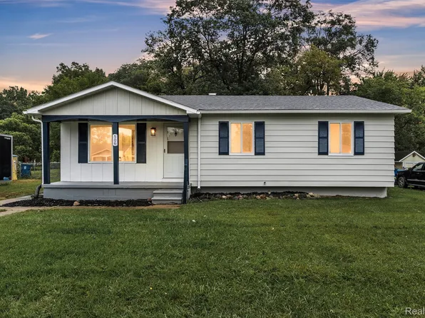 506 Ash St, Holly, MI 48442