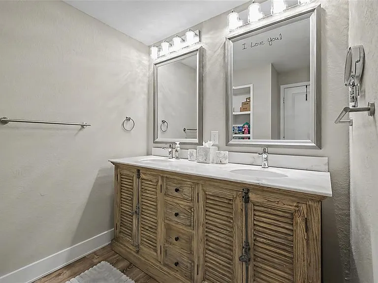 5408 Eagles Point Cir #302 — Photo 23