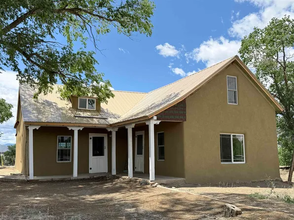 427 Herdner Rd, Taos, NM 87571