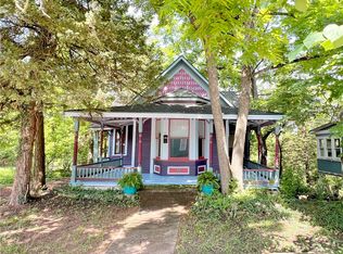 34 White St, Eureka Springs, AR 72632