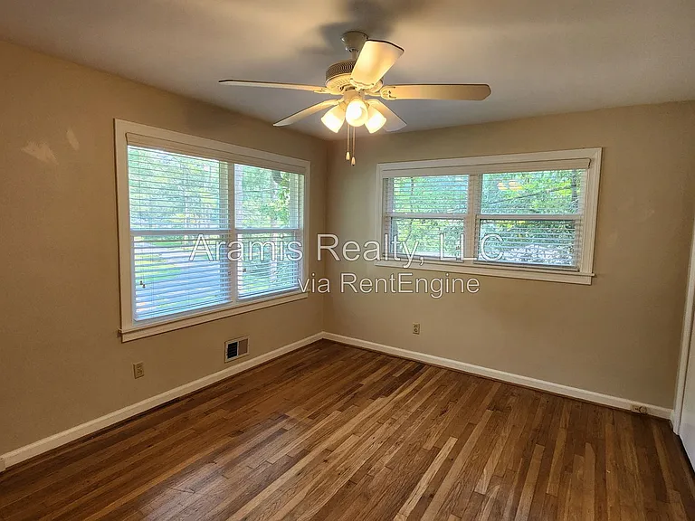 1032 Homewood Ct — Photo 4