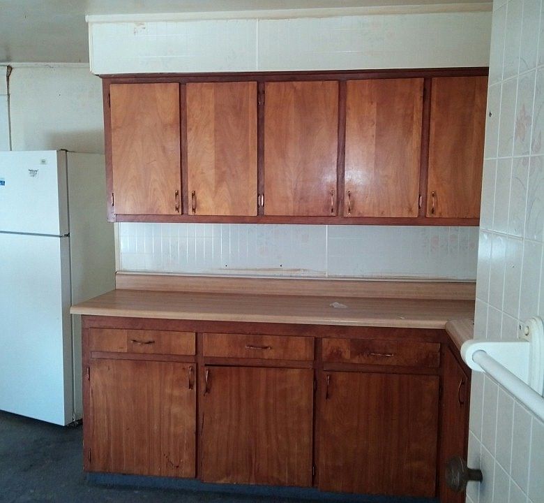 2nd image of 127 E 1st St