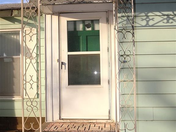 2nd image of 806 W Iowa Ave
