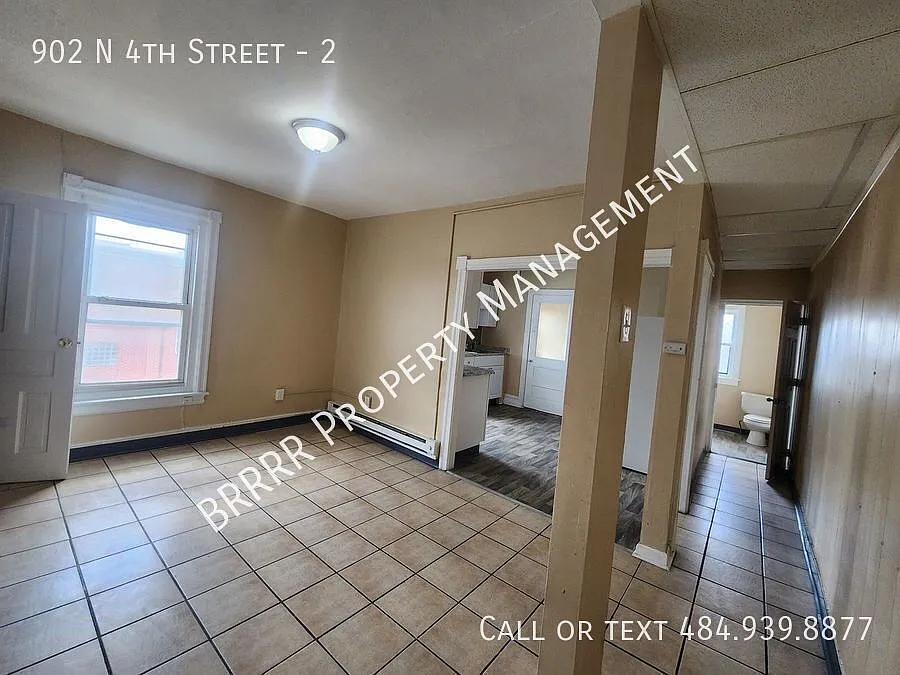 3 bedroom 2 full bathroom apartment on the 2nd & 3rd Floor — Photo 3