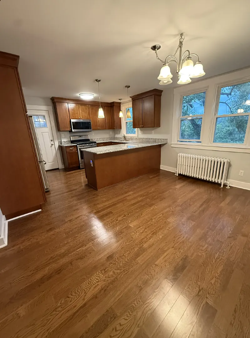 3-Bedroom, 1.5-Bath Home in Pittsburgh's Greenfield Neighborhood — Photo 4